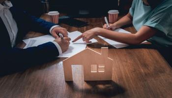 وجه التزام در معاملات ملکی